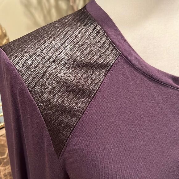 Calvin Klein Alligator 🐊 Print Top - Picture 2 of 6